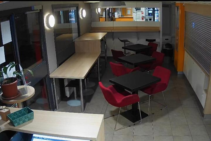 Enzo Hotel 1Er Prix Coudes Экстерьер фото