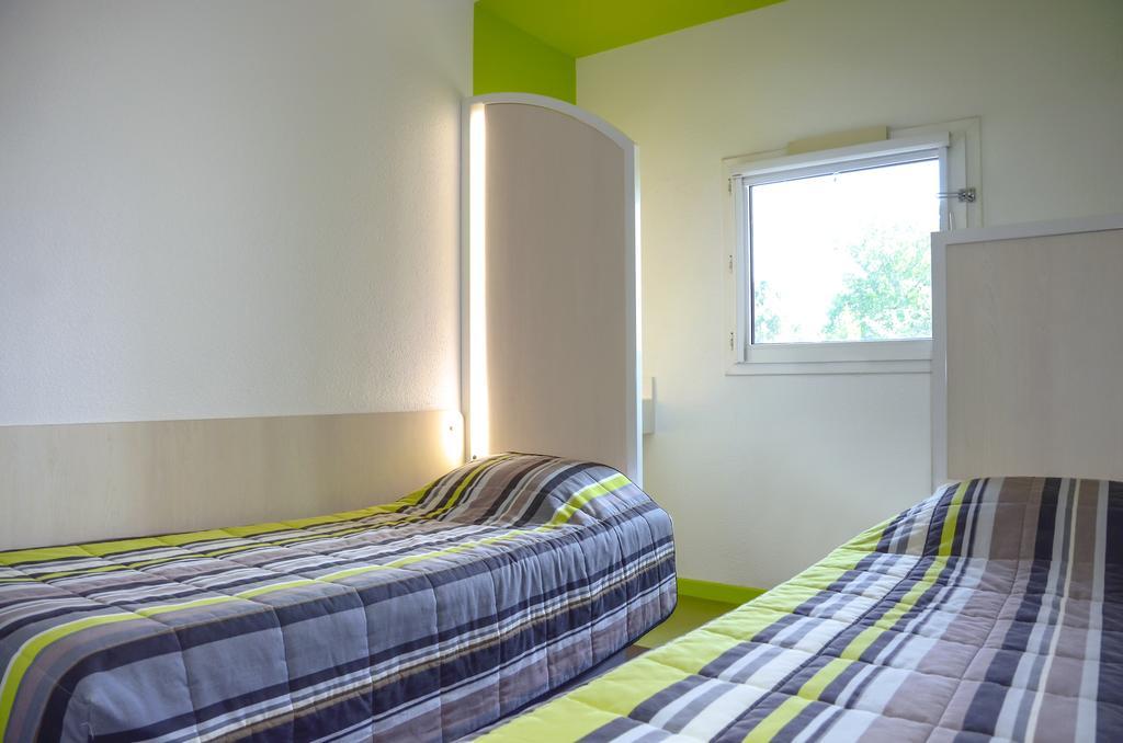 Enzo Hotel 1Er Prix Coudes Экстерьер фото