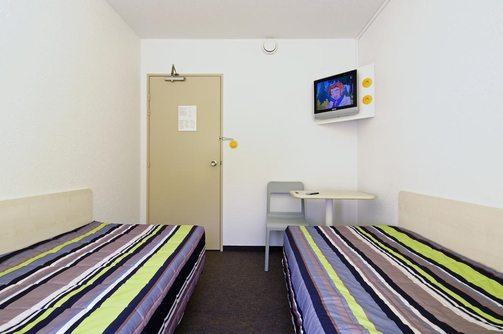 Enzo Hotel 1Er Prix Coudes Экстерьер фото