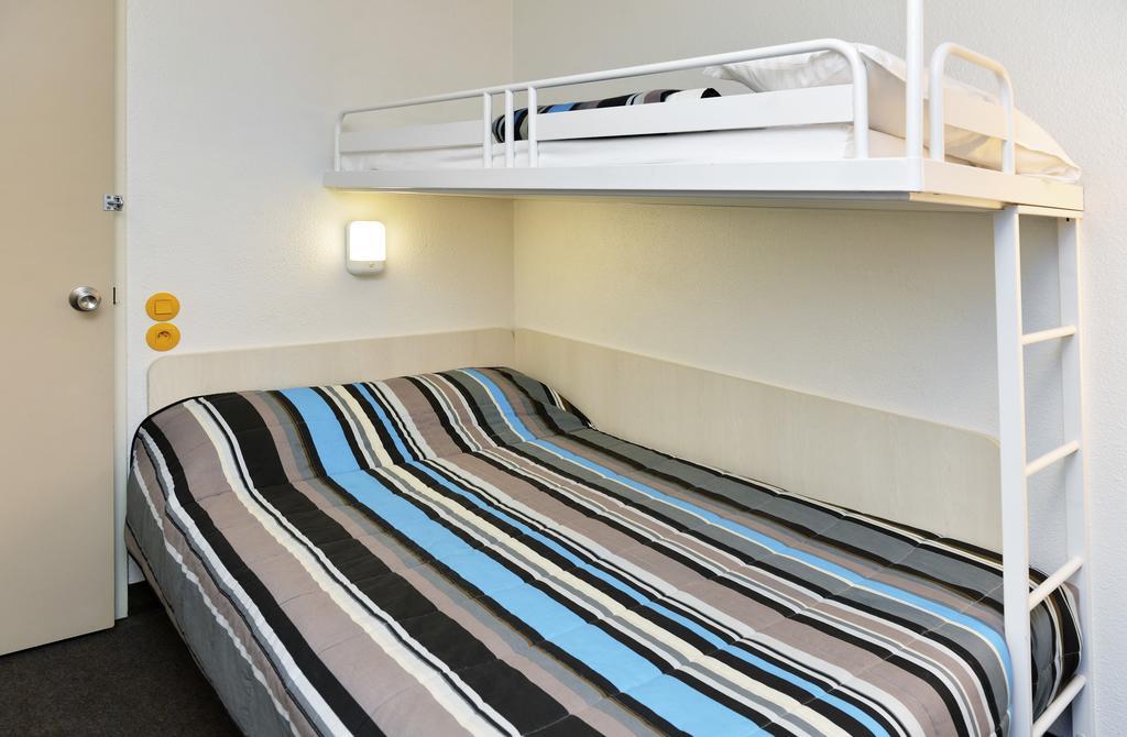 Enzo Hotel 1Er Prix Coudes Экстерьер фото